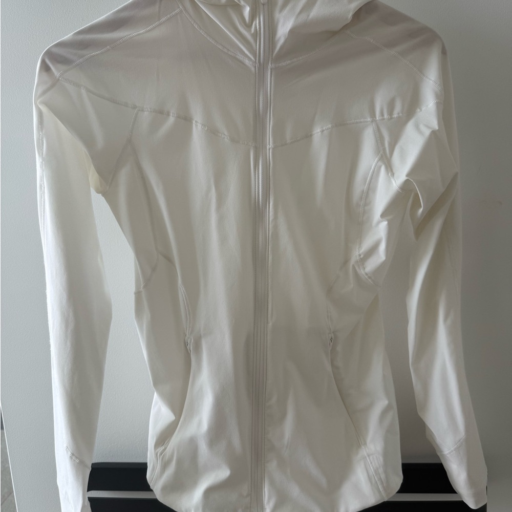 Lululemon mist Over Windbreaker Jacket in White- never worn! Size 2 - Picture 9 of 11